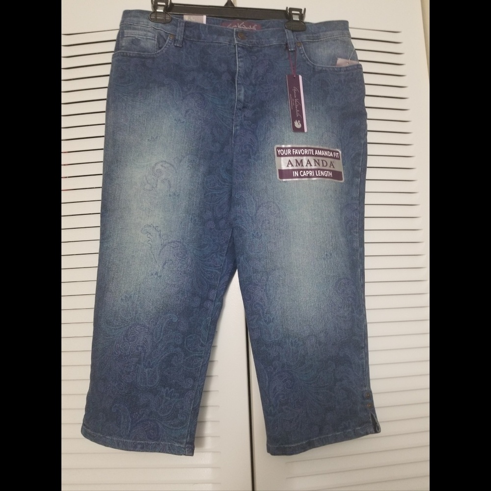 Gloria Vanderbilt capri length petite jeans